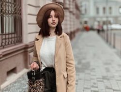 6 Tips Tampil Stylish Minimalist dengan Wardrobe Capsule