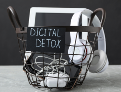 Digital Detox: Cara Mengurangi Ketergantungan pada Gadget