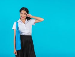Menerapkan Norma Berpakaian Di Lingkungan Sekolah