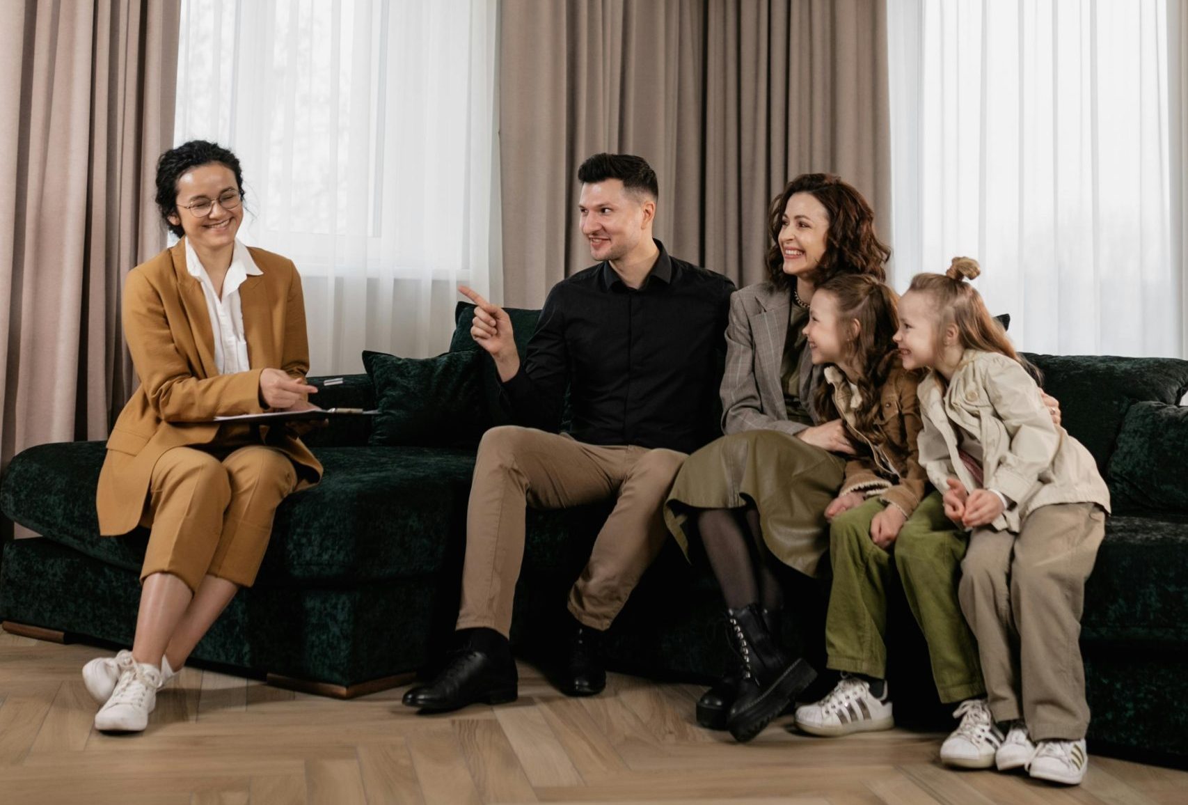 Ilustrasi rapat keluarga (foto: pexels)