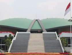 MEMBUBARKAN PARLEMEN: DILEMATIKA PERWAKILAN RAKYAT