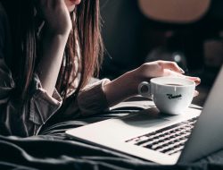 Ini Cara Tetap Bahagia Tanpa Terjebak Shadow Career