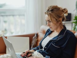 WFH Metode “Eat the Frog”: Cara Menelan Tugas Paling Menyebalkan Sebelum Kopi Kedua Dingin