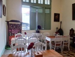 interior kafe kolonial Sukabumi