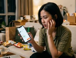 Belanja Impulsif di Era PayLater: Mengapa Gaji Cepat Habis Meski Penghasilan Bertambah?